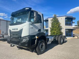 IVECO AD300X42  camión chasis