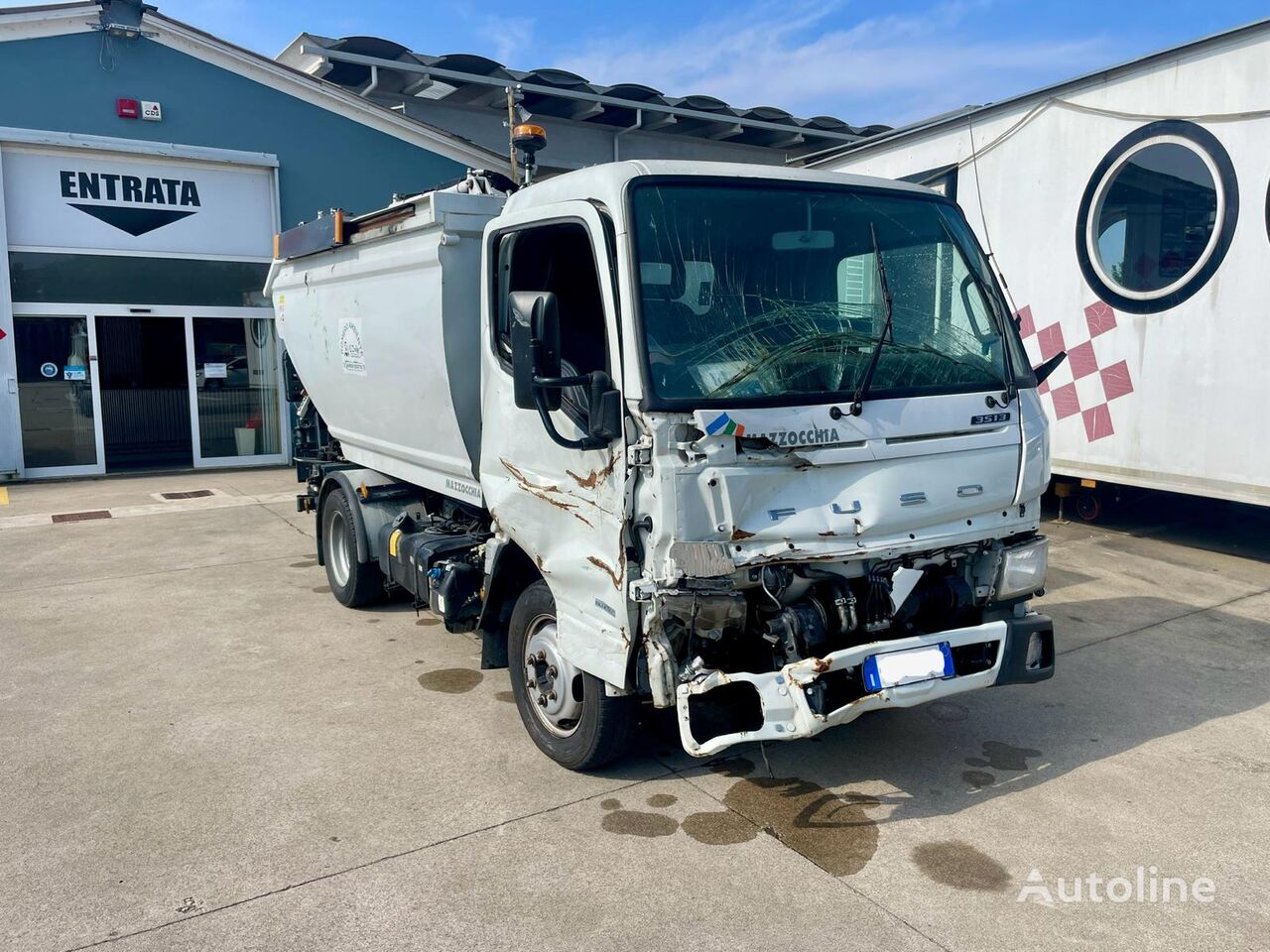 Mitsubishi Fuso CANTER 35D camión de basura siniestrado